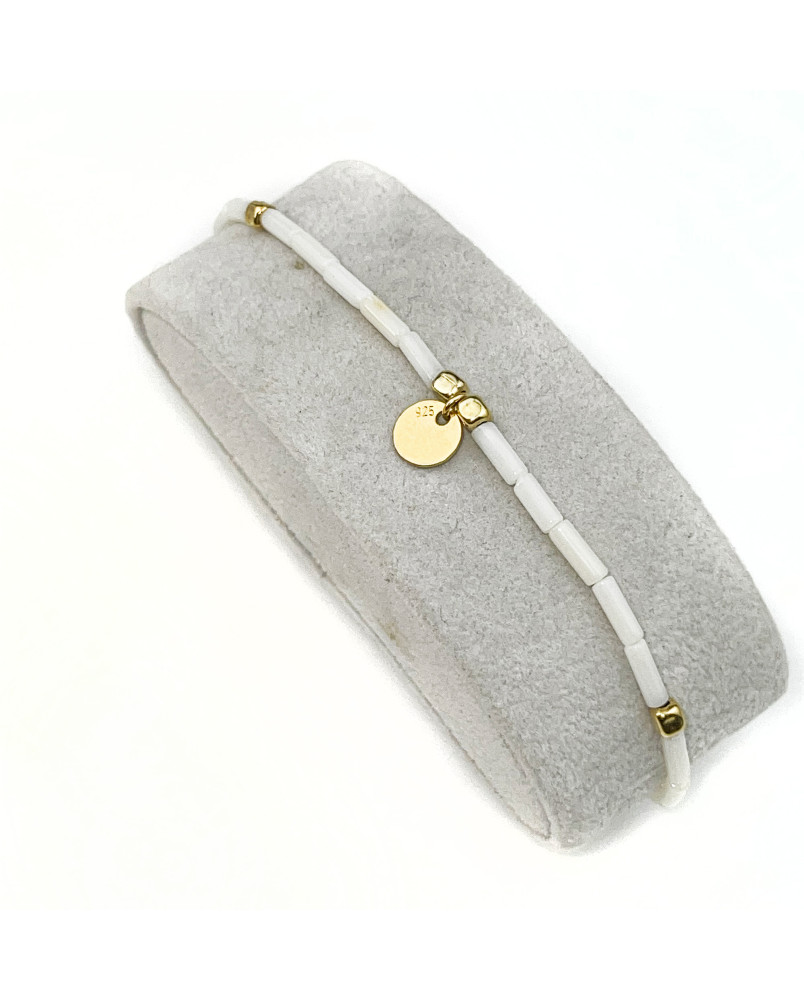 Bransoletka z białym koralem