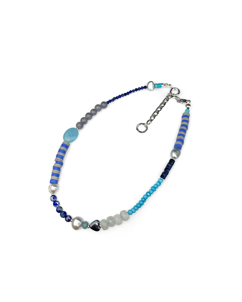 Naszyjnik z niebieskimi kamieniami i perłą