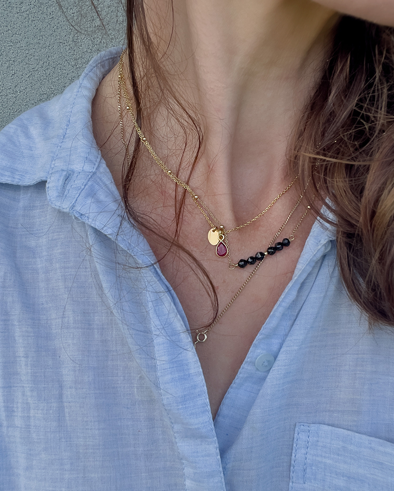 Naszyjnik z rubinem na łańcuszku