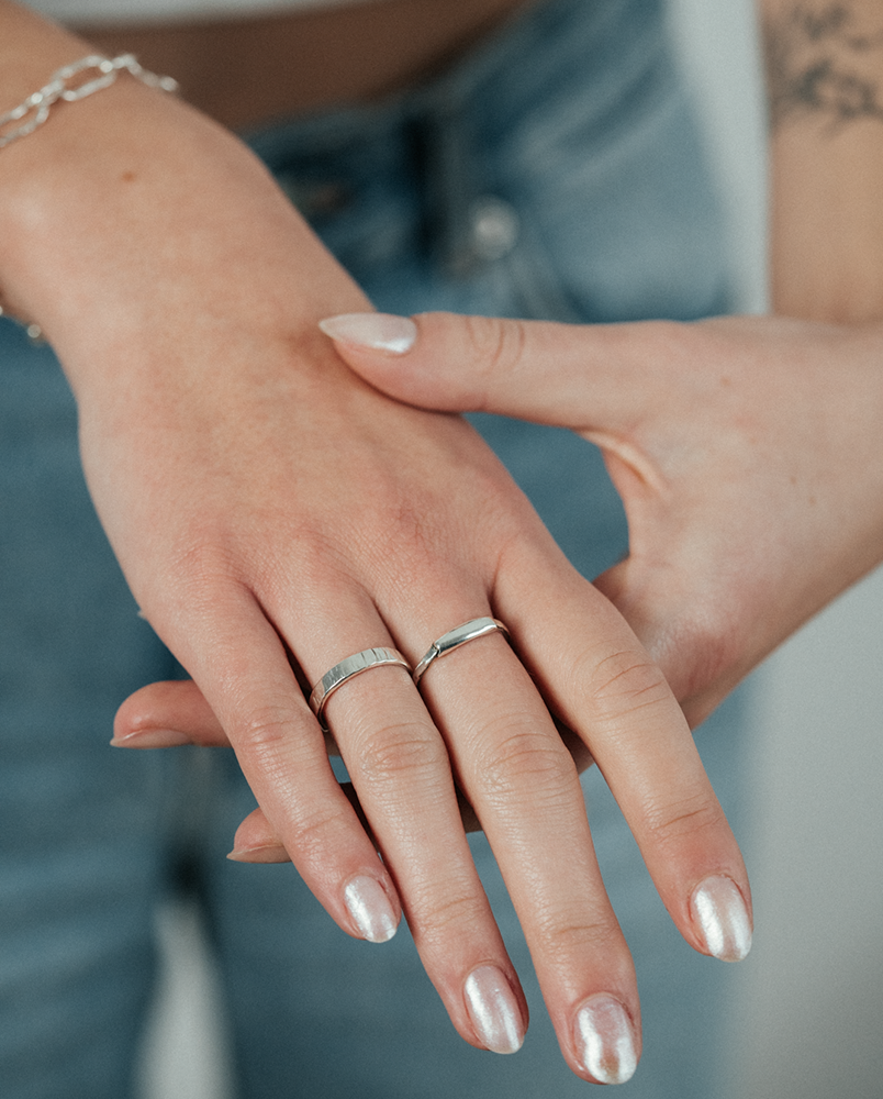 Pierścionek srebrny mini sygnet