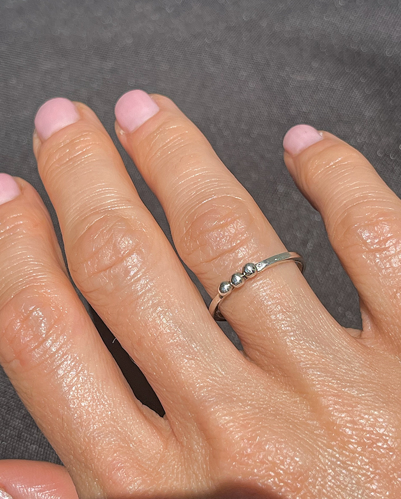 Pierścionek z trzema kulkami