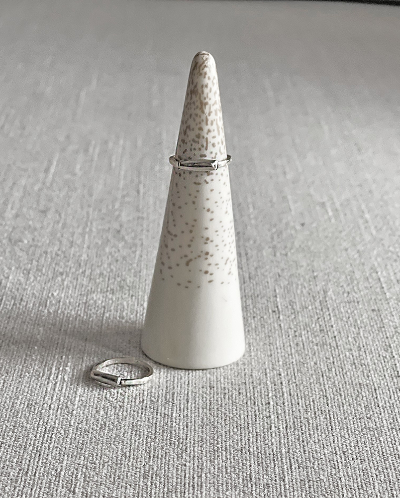 Pierścionek srebrny mini sygnet