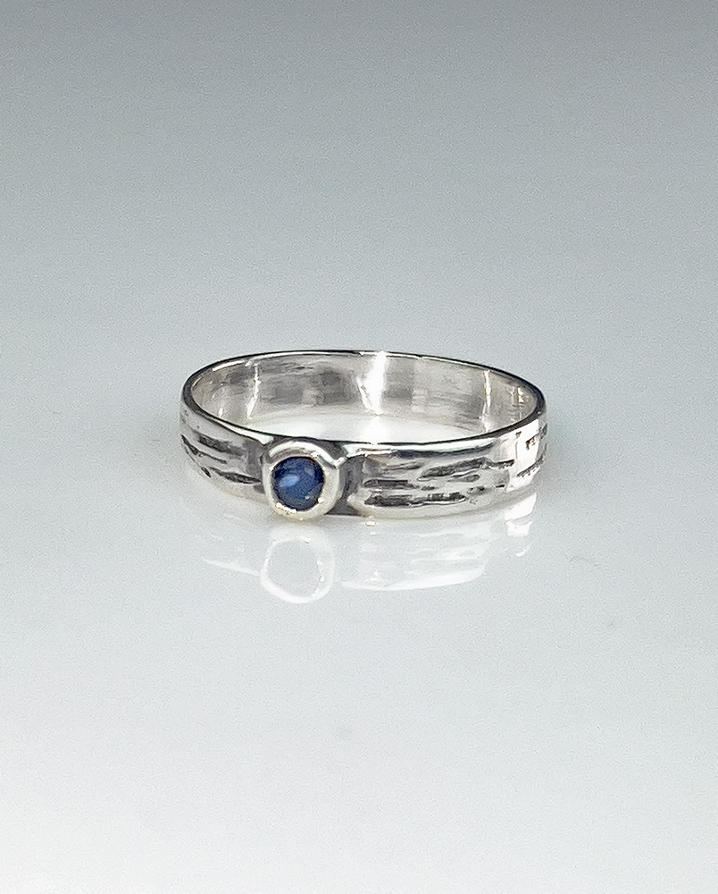 Pierścionek z szafirem