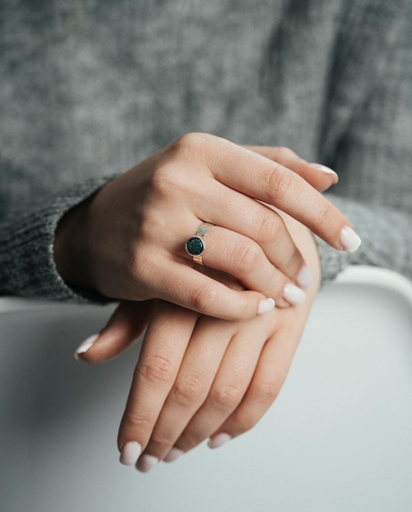 Pierścionek z labradorytem