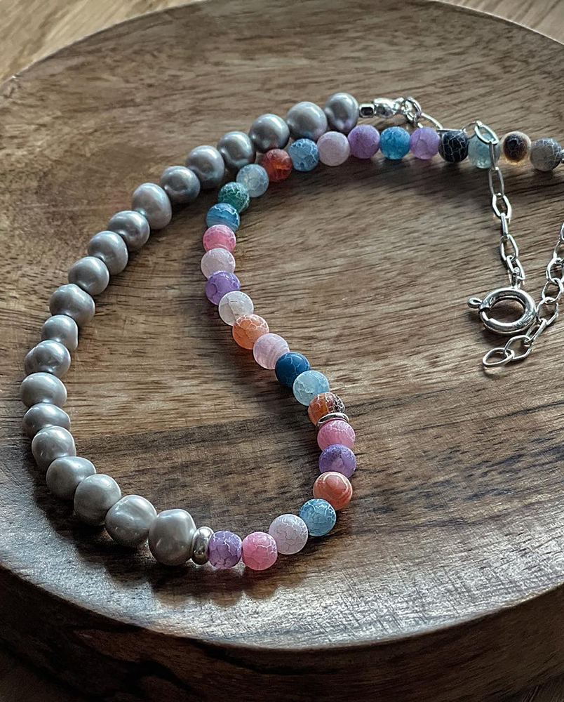 Naszyjnik z agatami i perłami