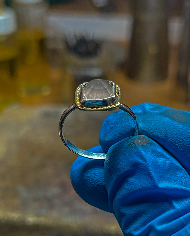 Pierścionek z różowym kwarcem