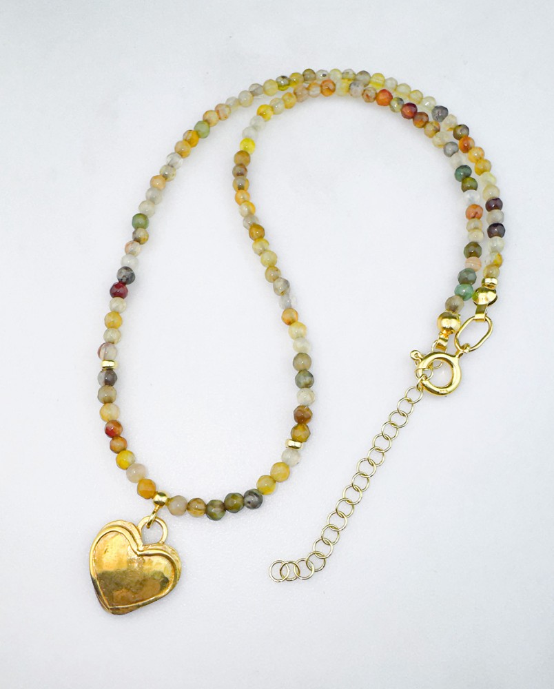 Naszyjnik z kolorowymi agatami i serduszkiem