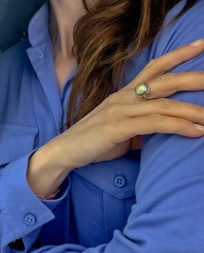 Pierścionek z  prehnitem