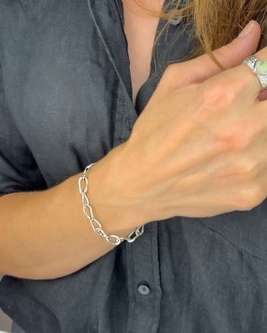 Bransoletka ze skręconymi ogniwami