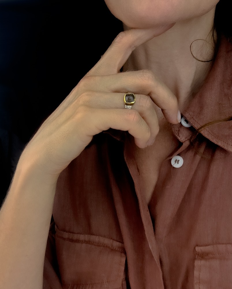 Pierścionek z kwarcem dymnym na srebrnej obrączce