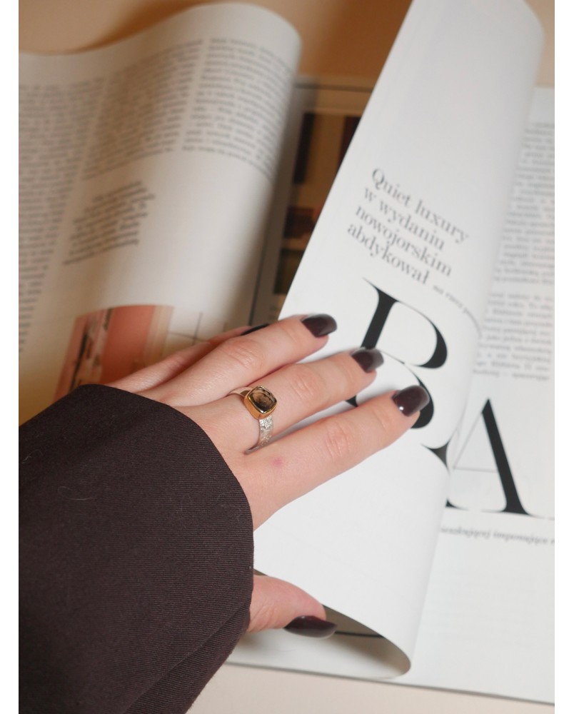 Pierścionek z kwarcem dymnym na srebrnej obrączce