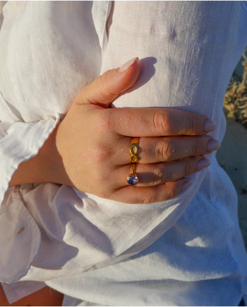 Pierścionek ze znakiem nieskończoności