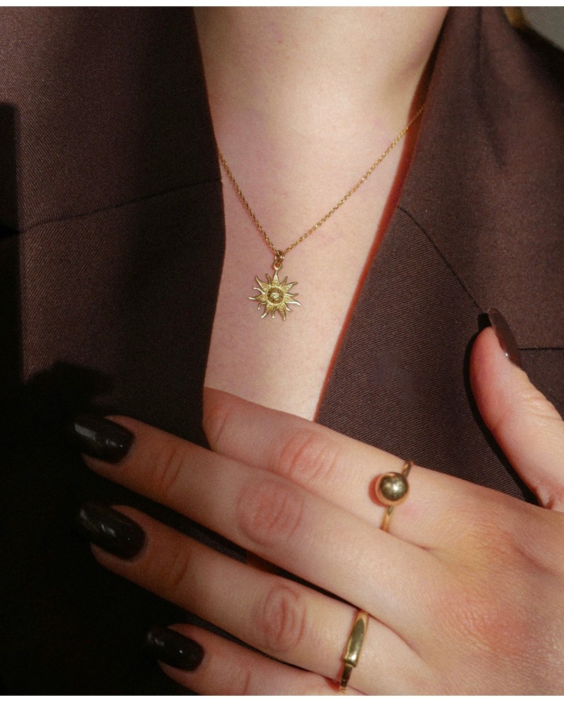 Naszyjnik z motywem słońca