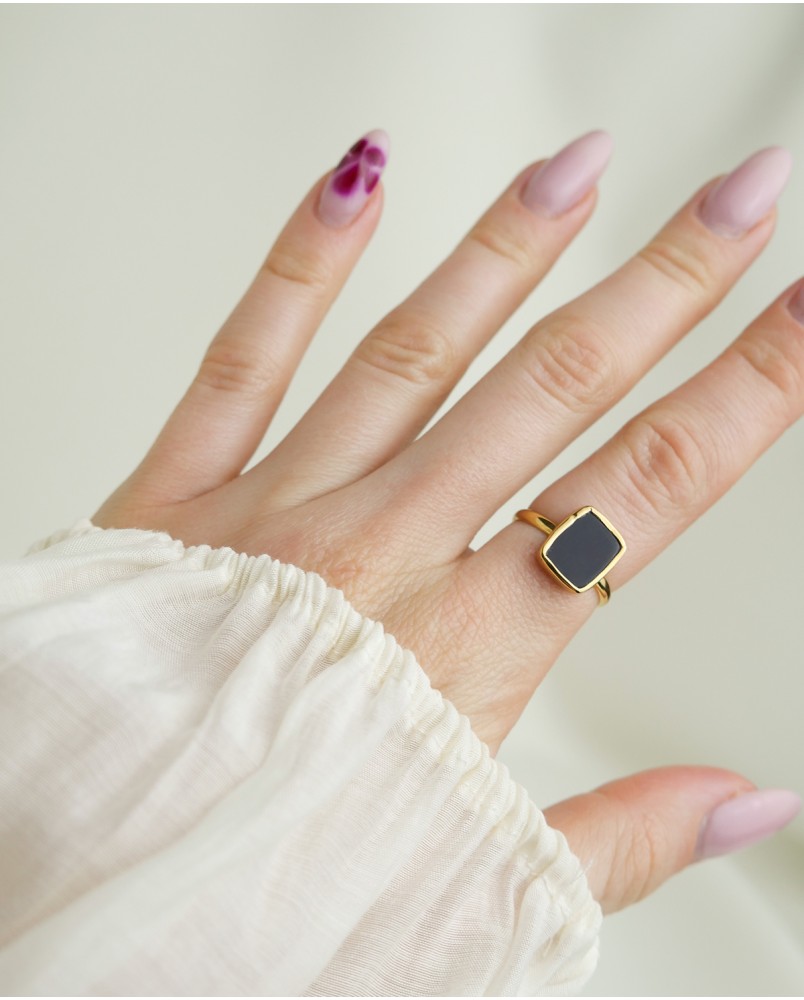 Pierścionek z onyksem