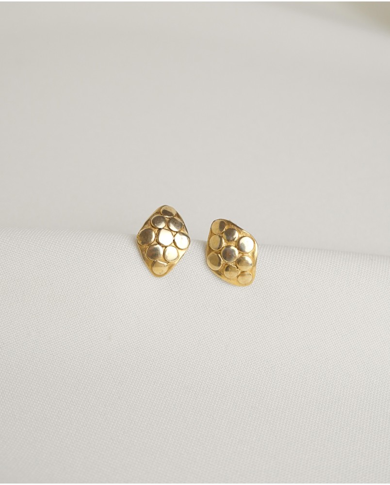 Złote kolczyki łuski