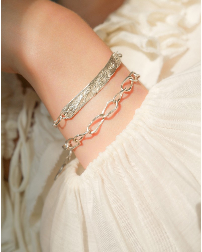 Bransoletka z fakturowaną blaszką