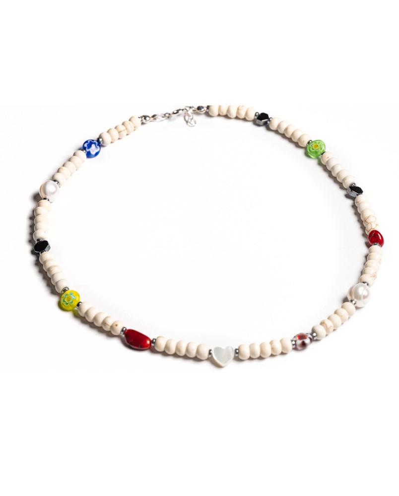 Naszyjnik howlit i kontrasty