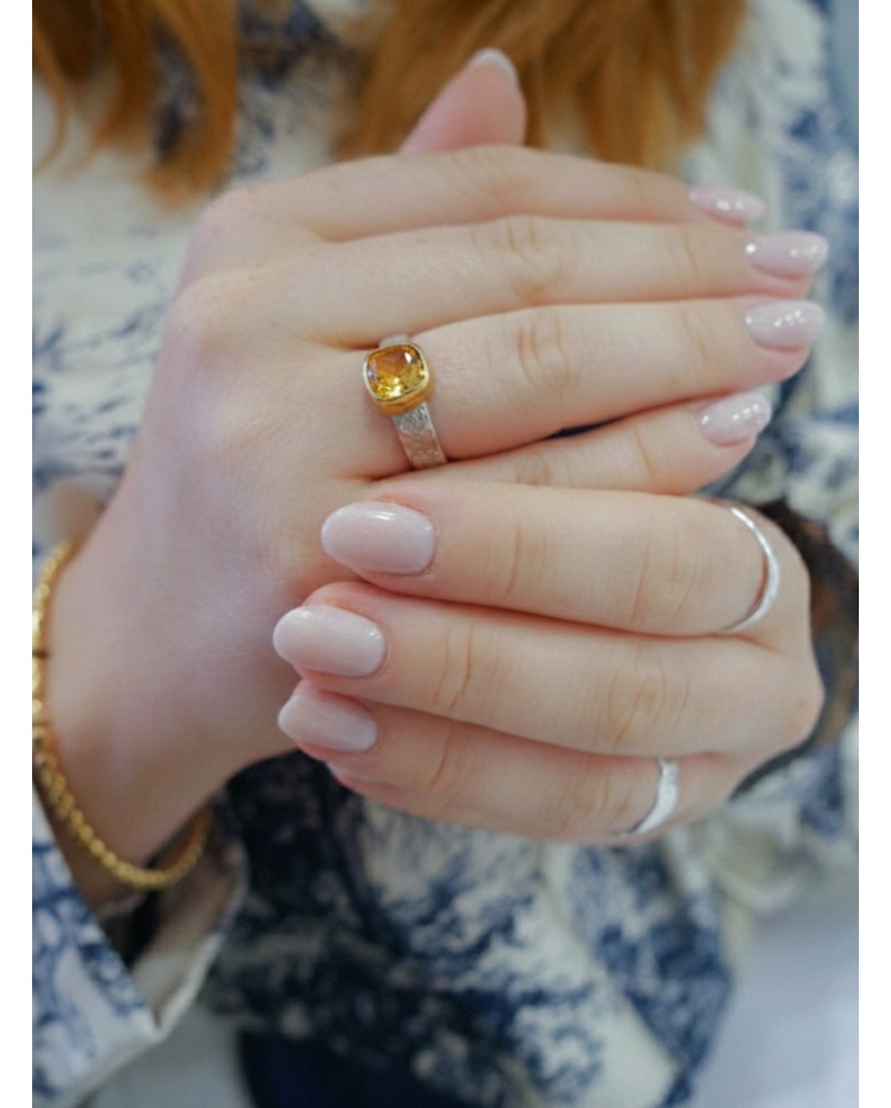 Pierścionek z cytrynem na srebrnej obrączce