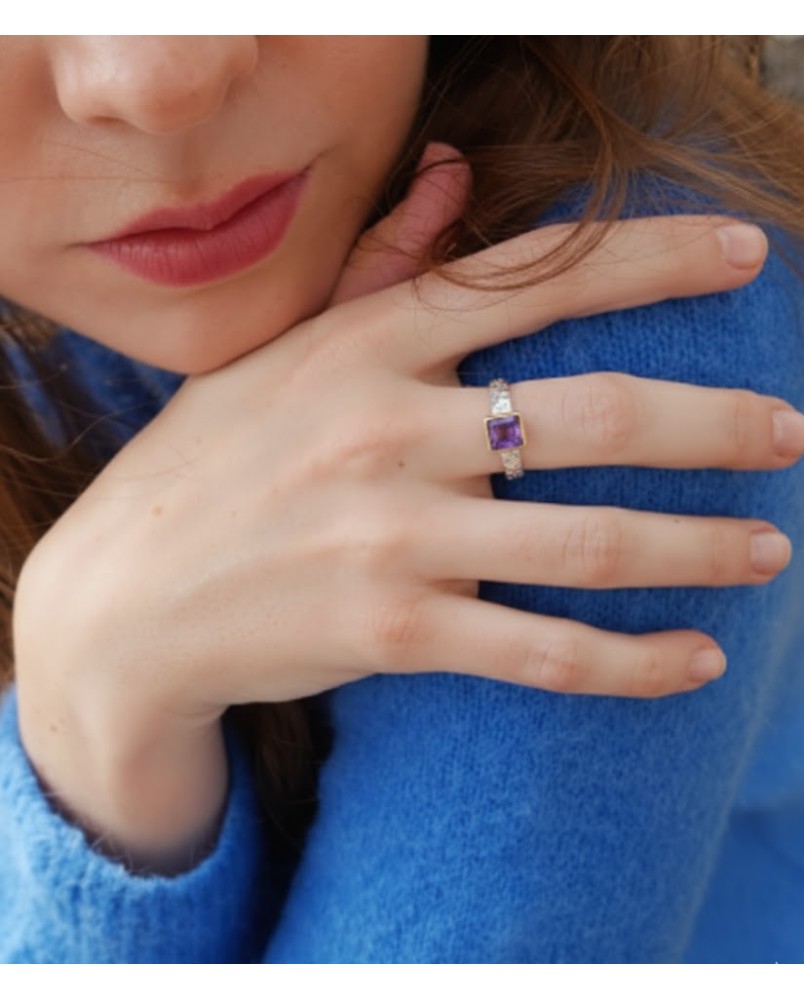 Pierścionek z ametystem na srebrnej obrączce