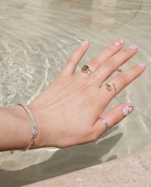 Pierścionek z kwarcem dymnym na srebrnej obrączce